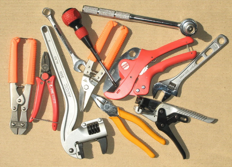 hand tools properly