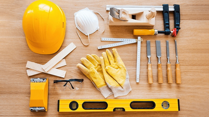 hand tools does a carpenter need