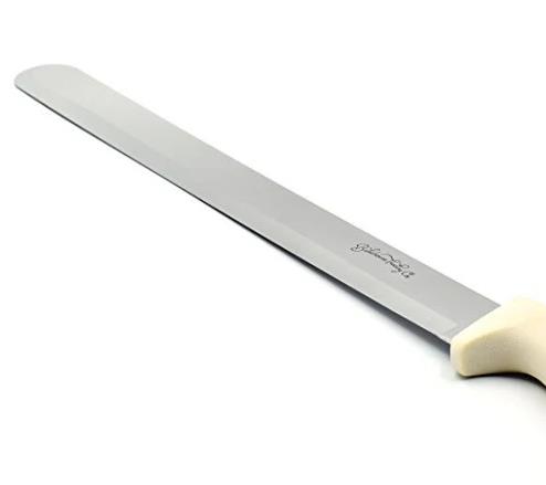 A Cake Cutter Knife for Professional Results 2