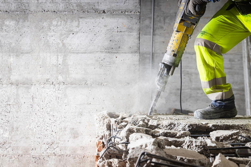 break concrete with small hand tools_3