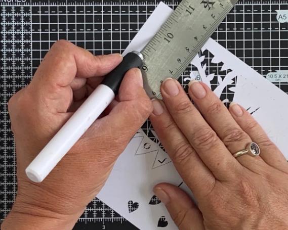 How To Use Paper Cutter Knife 2