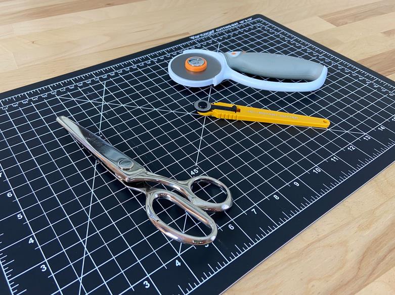 Why Should I Choose A Specialized Line Cutter Over Scissors 1
