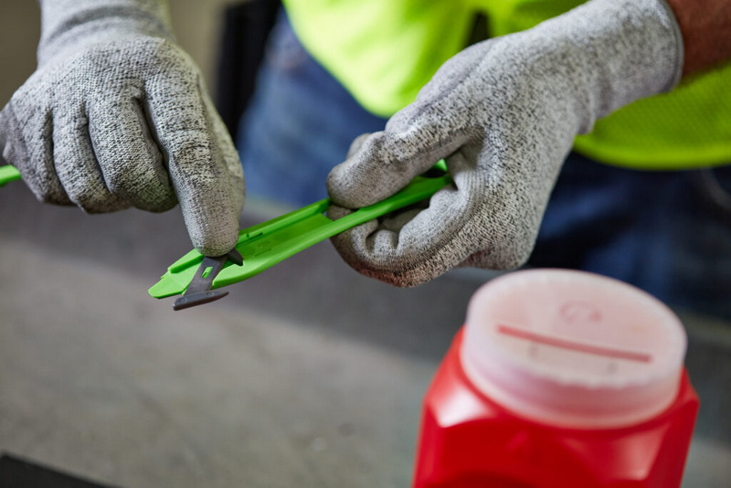 How To Change A Safety Cutter Knife-_3