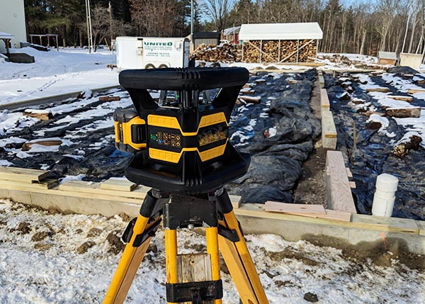 dewalt self leveling rotary laser level for landscaping