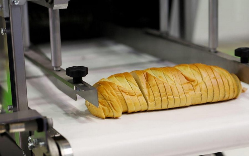 An Electric Bread Cutter Knife for Effortless Baking 2.jpg