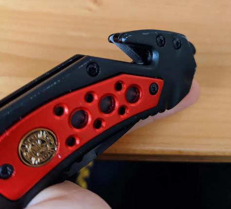 How To Use Seat Belt Cutter Knife 1