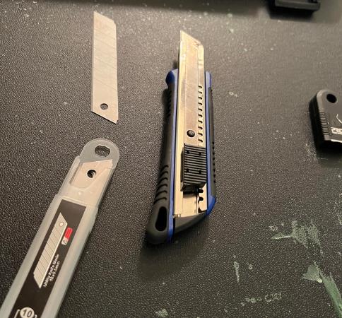 How To Get Paper Insert Out of Box Cutter Knife_1