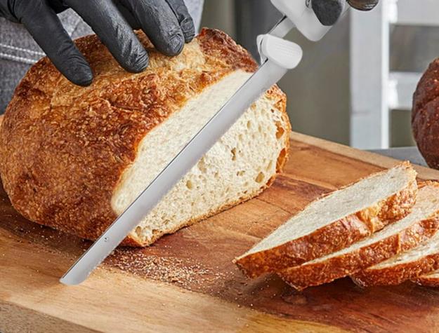 An Electric Bread Cutter Knife for Effortless Baking