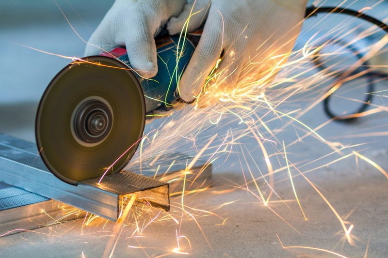 cut metal with hand tools