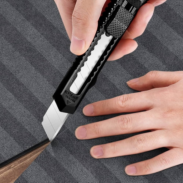 basic box cutter knife black