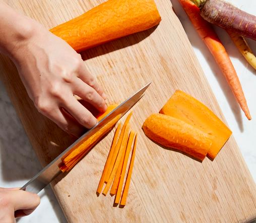 A Carrot Cutter Knife for Consistent And Even Slices 1